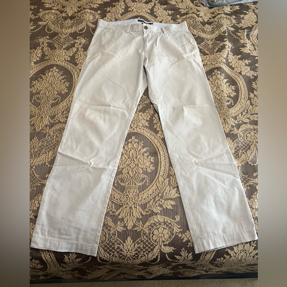 Men's Tommy Hilfiger Chino Khaki Pant Tailored Fit Size 34 x 32 Great Condition!